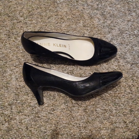 Shoes - Picture 3 of 4